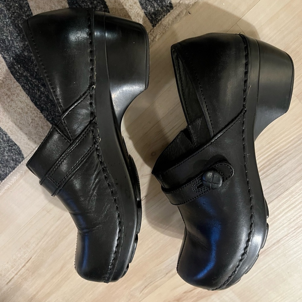 Dansko Women’s Black Leather Shoes - Picture 3 of 7
